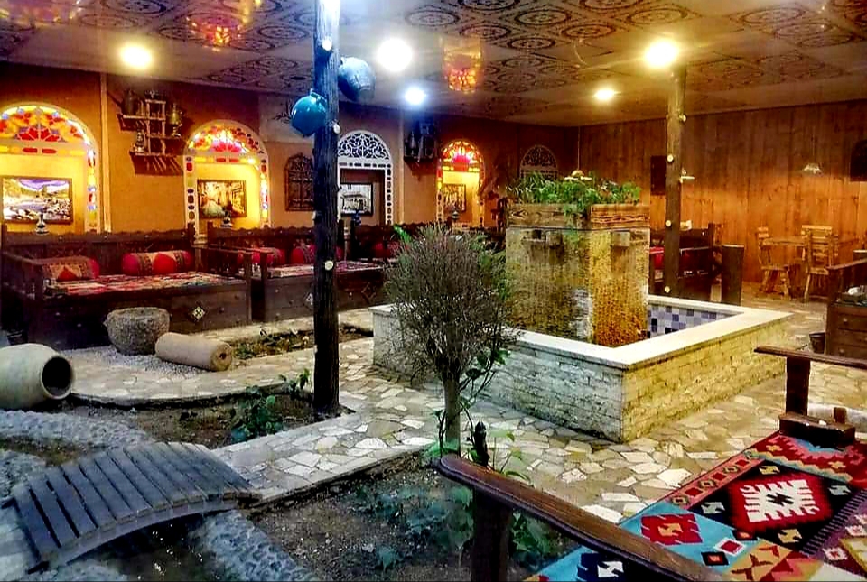restaurant in Eqlid