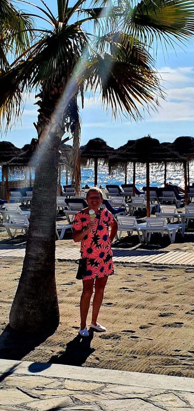 lynn at burriana beach