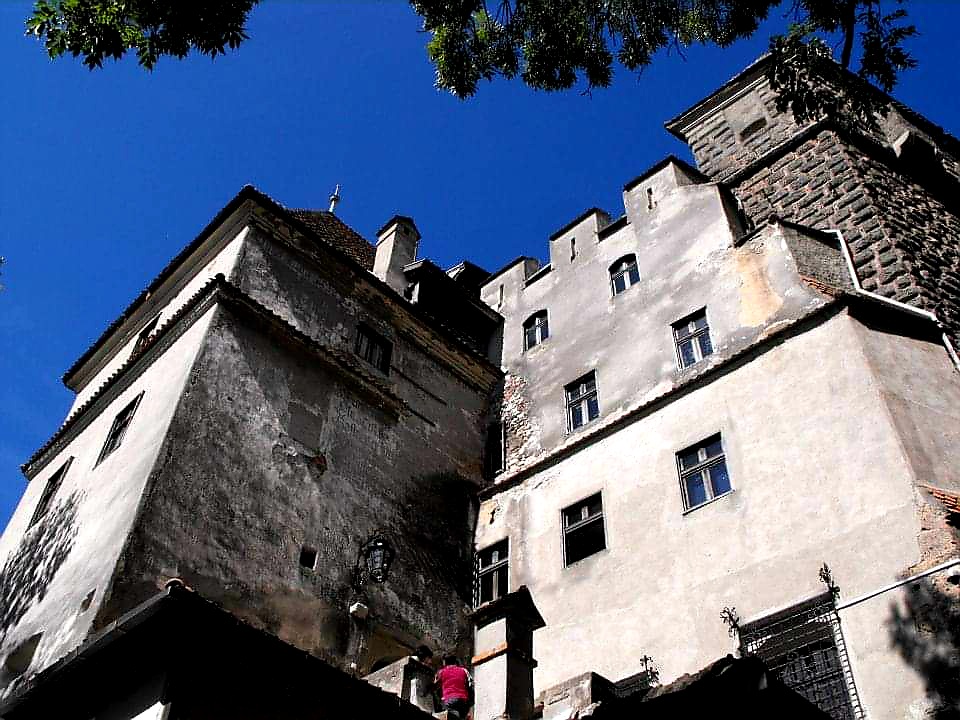 bran castle - view from ground
