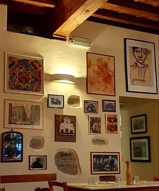 a day in florence - restaurant with art
