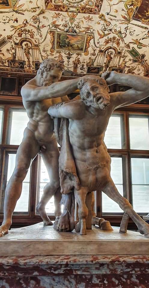 statue in the uffizi
