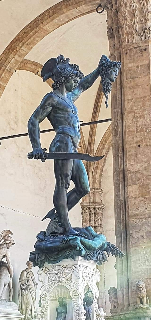 statue of perseus holding medusa's head