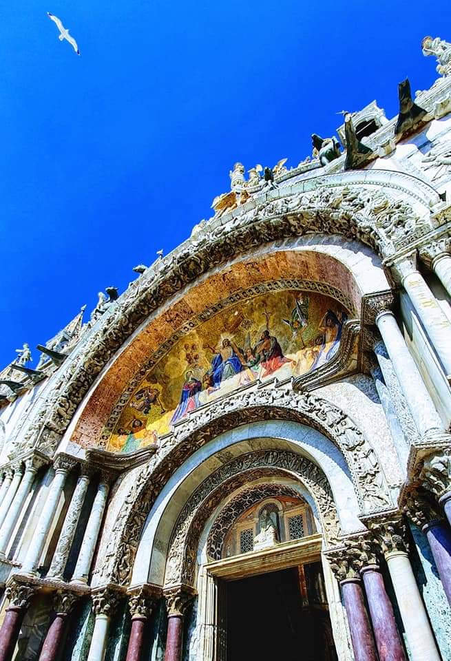 st marks basilica - upwards view