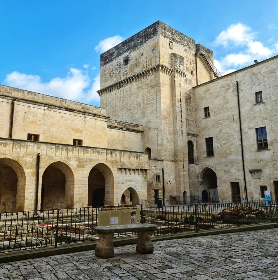 courtyard of lecce castle