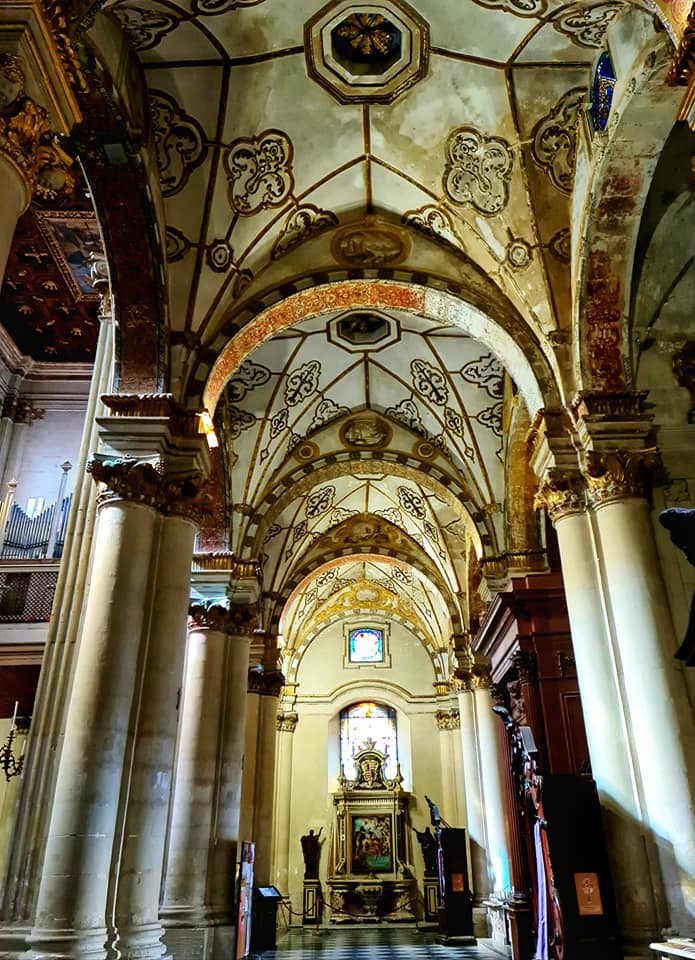 interior lecce cathedral