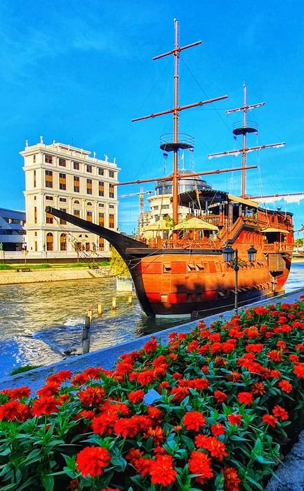 boat hotel skopje