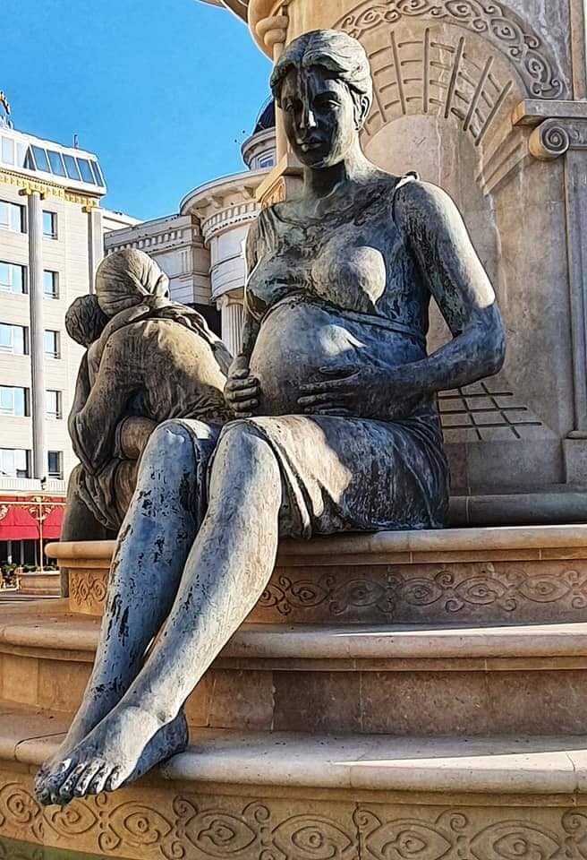 childbirth statue skopje