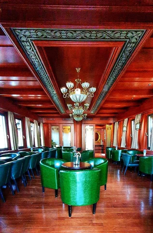 lounge boat hotel