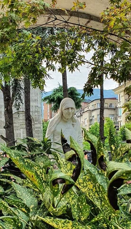 memorial garden to mother teresa