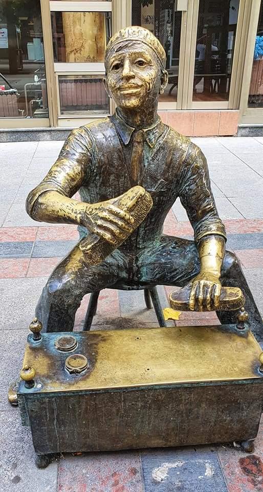 shoeshine statue skopje