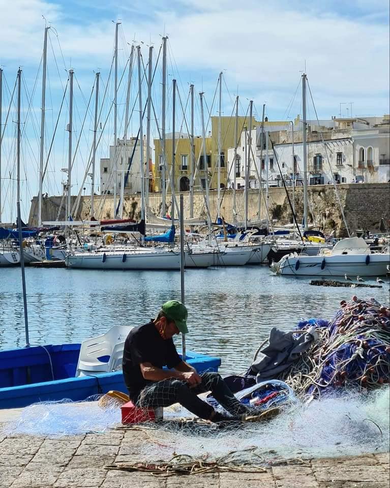fisherman mending net