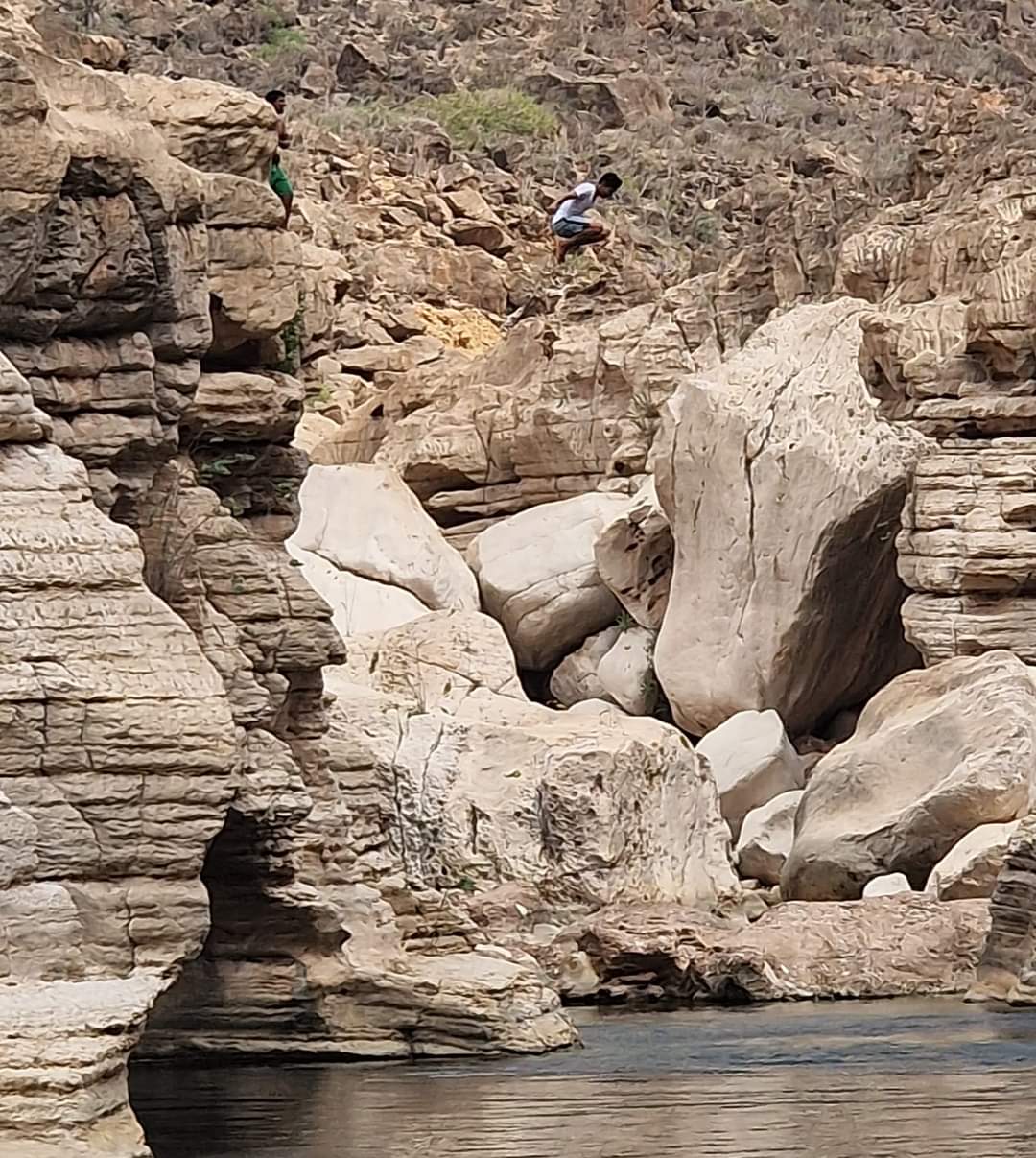 Diving kids in Socotra