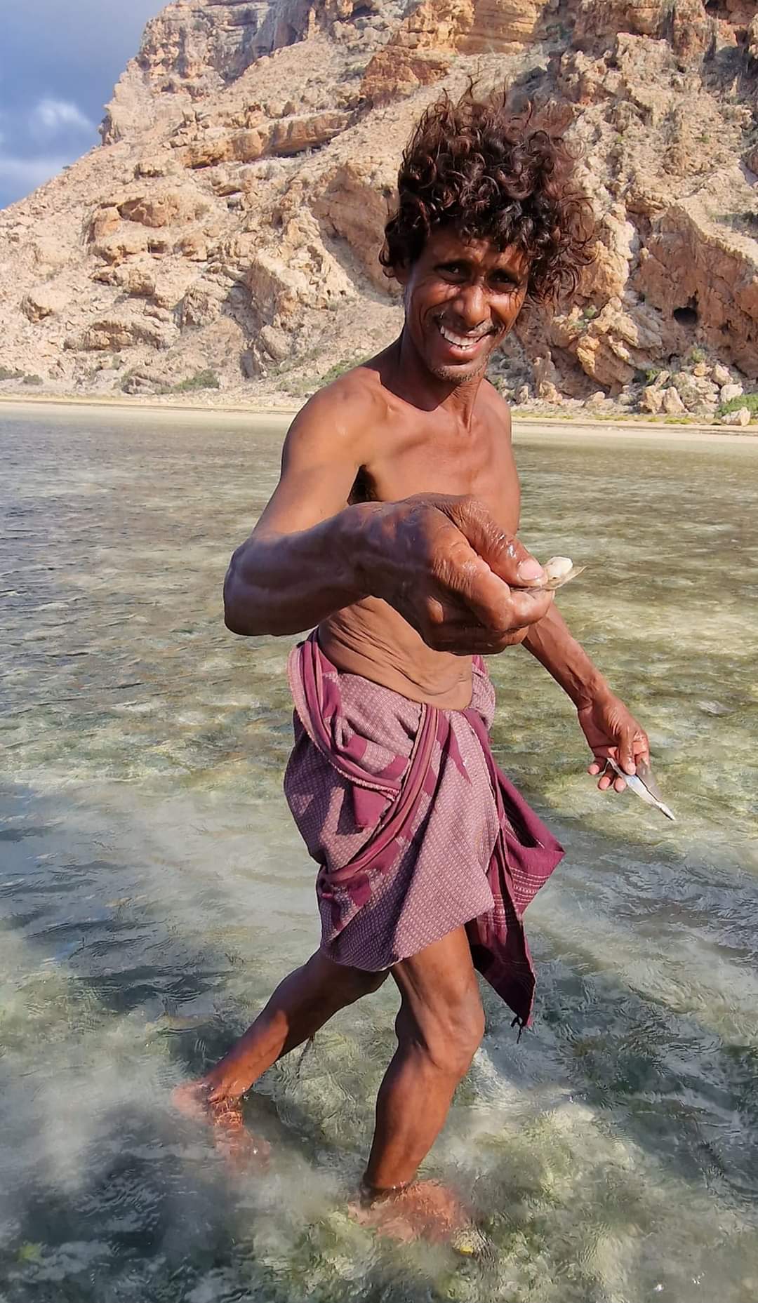 The caveman giving me a scallop in Socotra